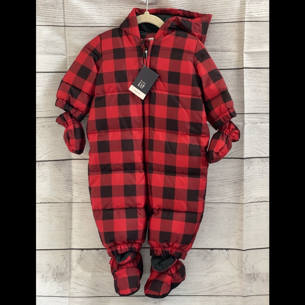 BRAND NEW* Gap snowsuit. Size 0-6m